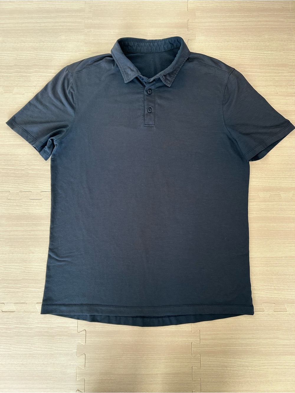 Lululemon Men's Evolution Short Sleeve Polo Shirt. Navy Blue. Medium